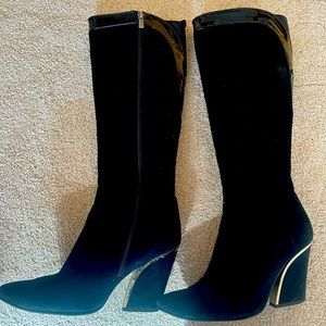 Black boots. Size 9. Great condition. Have a few minor wear and tear. See pics.